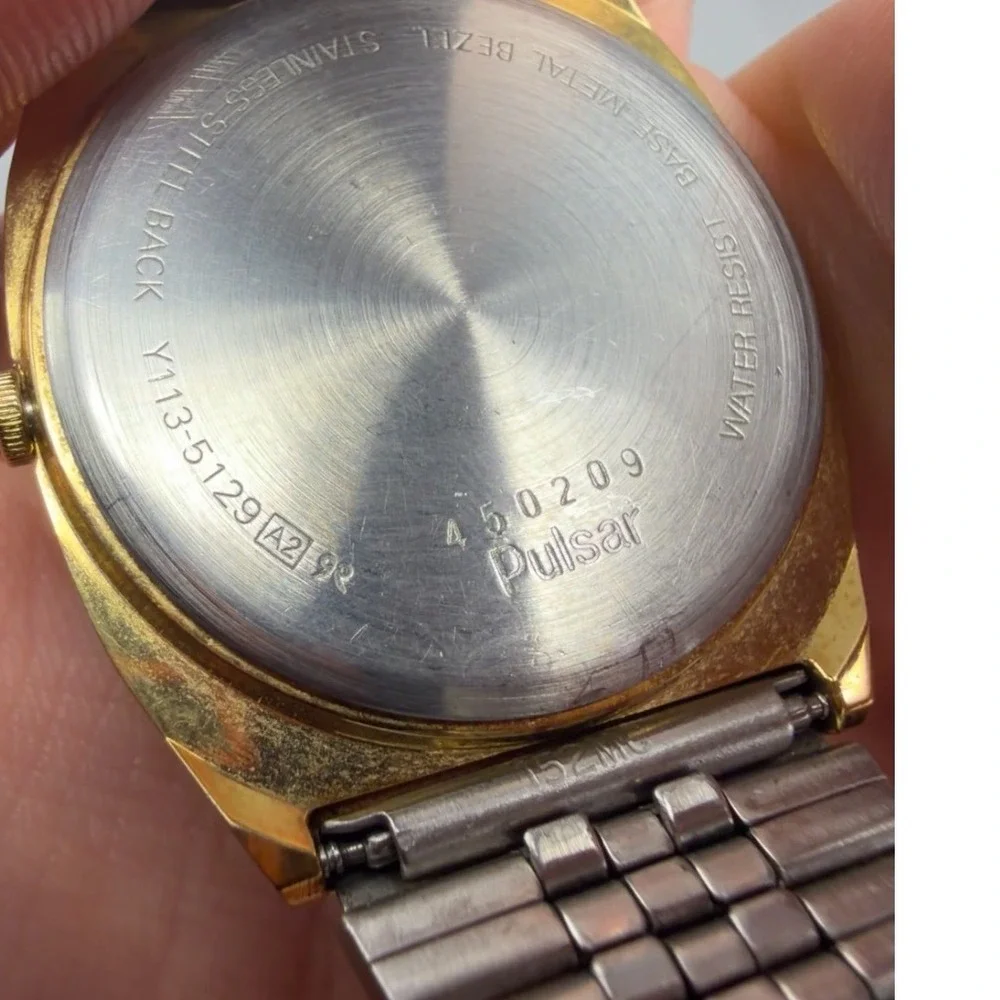 Pulsar Vintage Gold Tone Quartz Watch Y113-5129 A2 Day Date TV Case Mens
